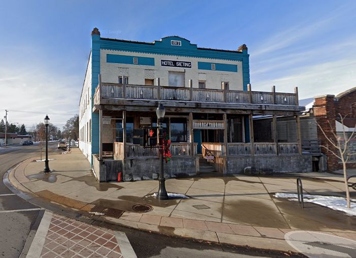 Hotel Kalkaska (Hotel Sieting) - 2018 Street View (newer photo)